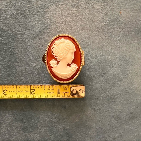 Vintage Cameo pill box - Picture 5 of 6